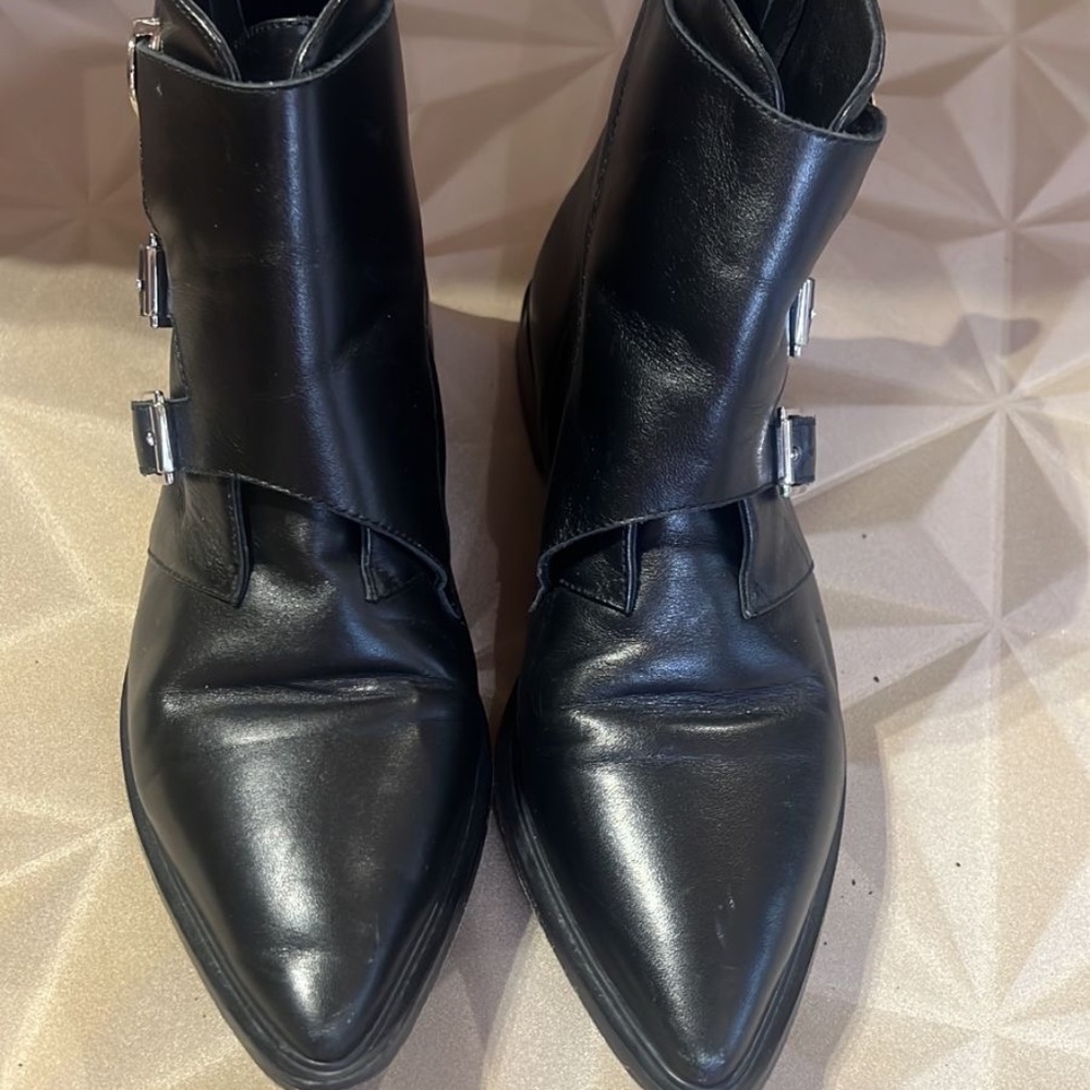 Authentic Louis Vuitton black ankle boots size EU36